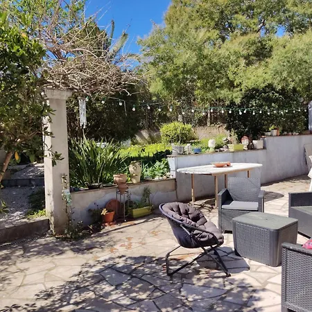 Apartman Rez De Jardin A 100 M De La *