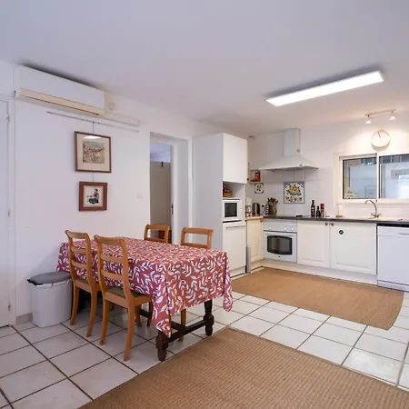 Apartman Rez De Jardin A 100 M De La *